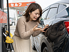 ガソリンスタンドで大慌て！給油口（フューエルリッド）が開かない時のレスキューと、キズを広げないプロの解決策