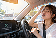 夏の暑さ・冬の寒さでアイドリングストップしない？エアコン使用時に車内で起きていること