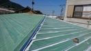 屋根の塗装 ガルバリウム鋼板　下塗り（アドマイルドコート）　中塗り（アドグリーンコートEXα）
