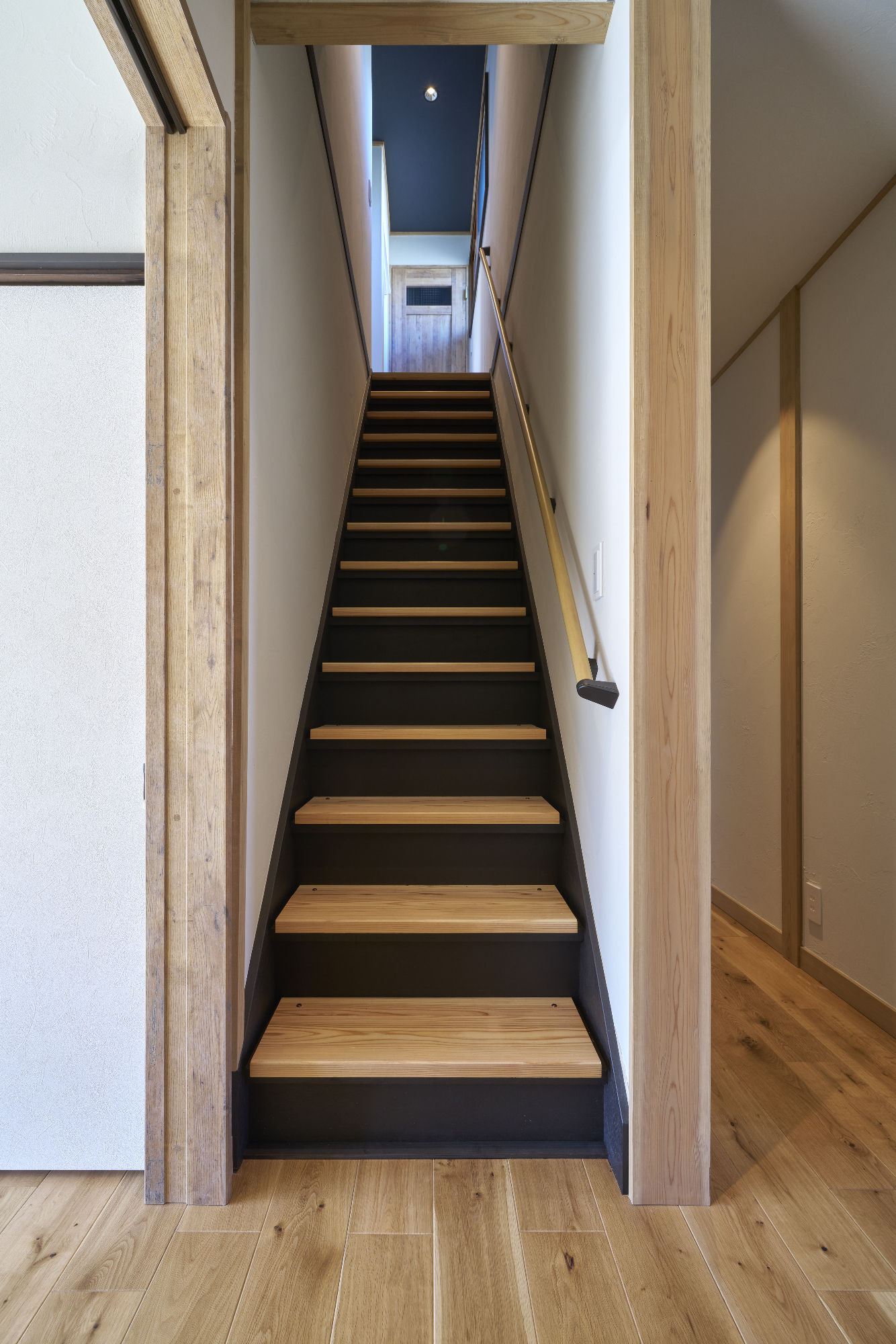既存を活かす階段のリノベーション【After】