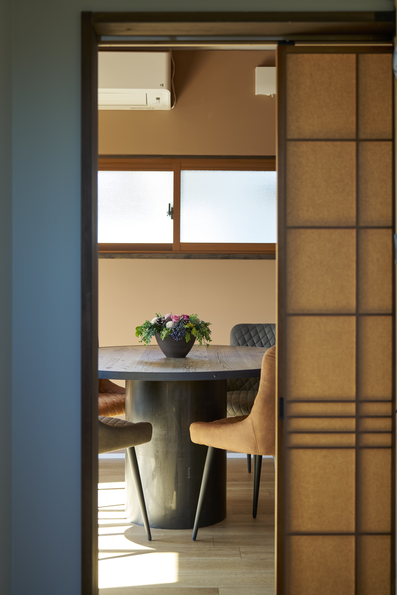 ヴィンテージ感のある、お客様と打合せを行う空間