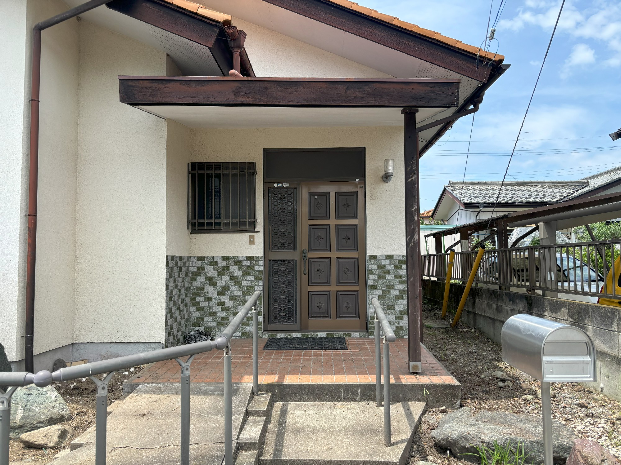 昭和テイストの玄関【Before】