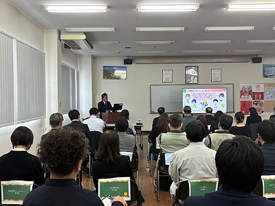 ちょっとした空き時間に！「ヤクルトストレッチ」でリフレッシュ