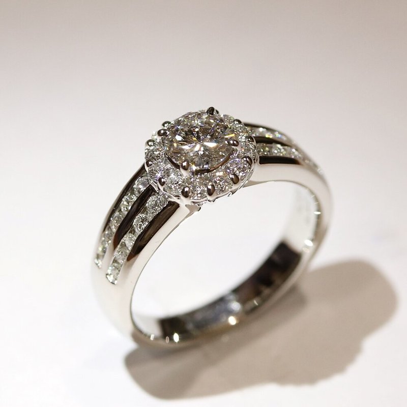 広島市中区K様のプラチナ立爪婚約指輪ジュエリーリフォーム後 広島市中区K様のプラチナ立爪婚約指輪ジュエリーリフォーム後