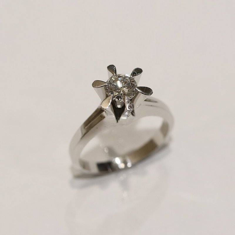 広島市中区K様のプラチナ立爪婚約指輪ジュエリーリフォーム前 広島市中区K様のプラチナ立爪婚約指輪ジュエリーリフォーム前