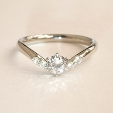 ダイヤモンドすべてがO.E.Zの婚約指輪
