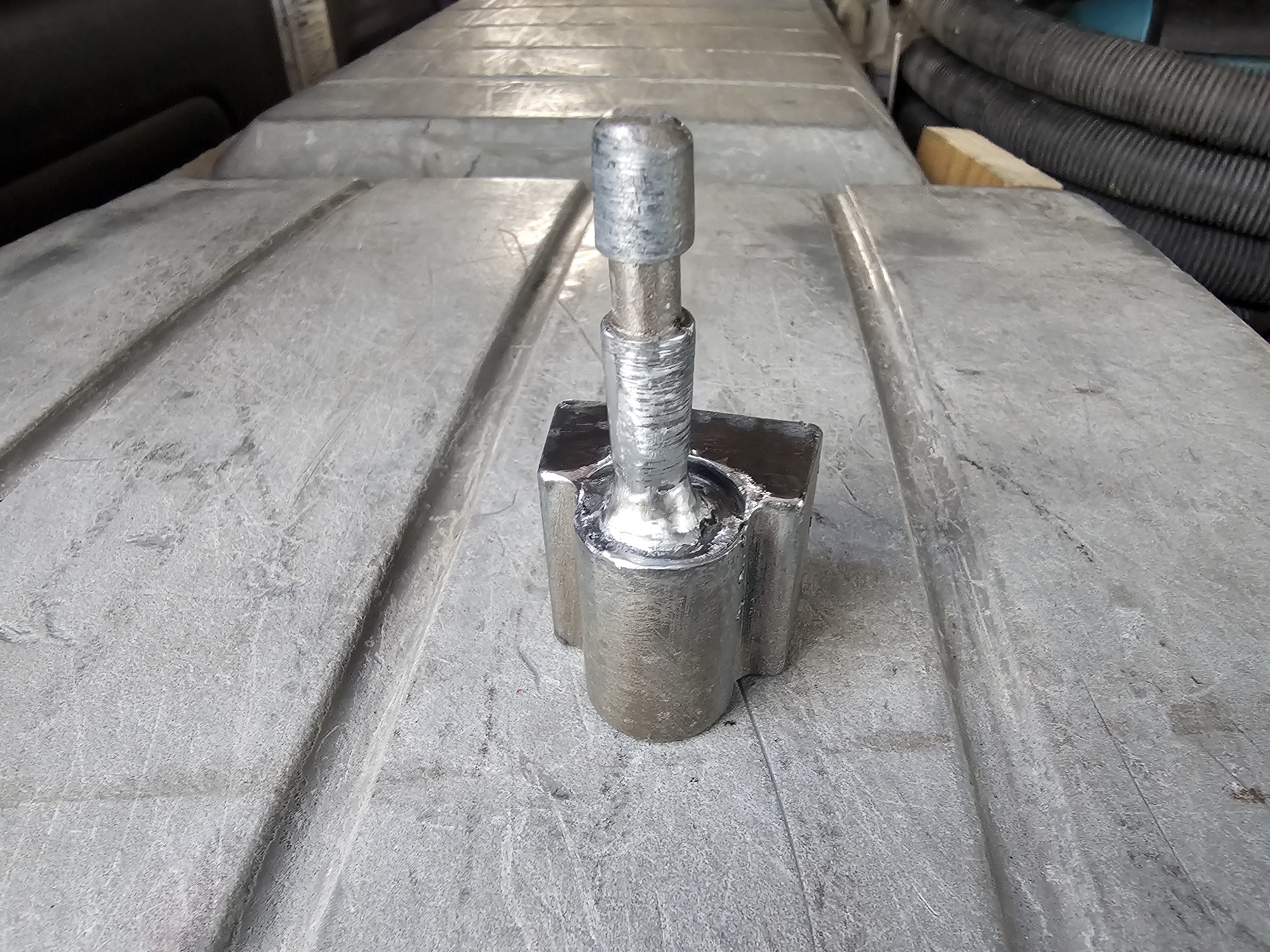 折れたものを溶接修理で再使用ください