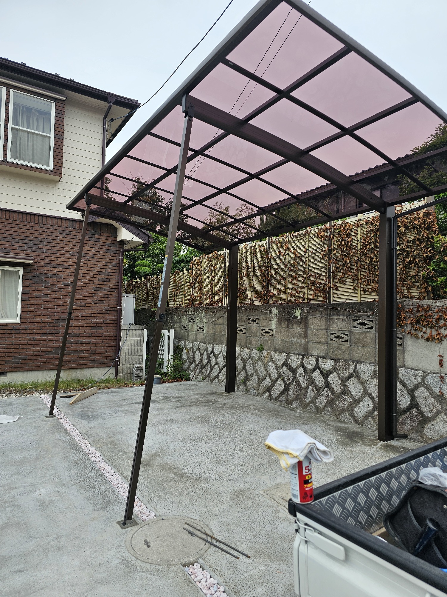 カーボート新設工事 
サポート2本取り付け