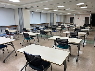 大学の共用部 教室の定期清掃