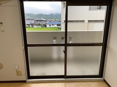 安芸郡熊野町　窓ガラス シール剝し