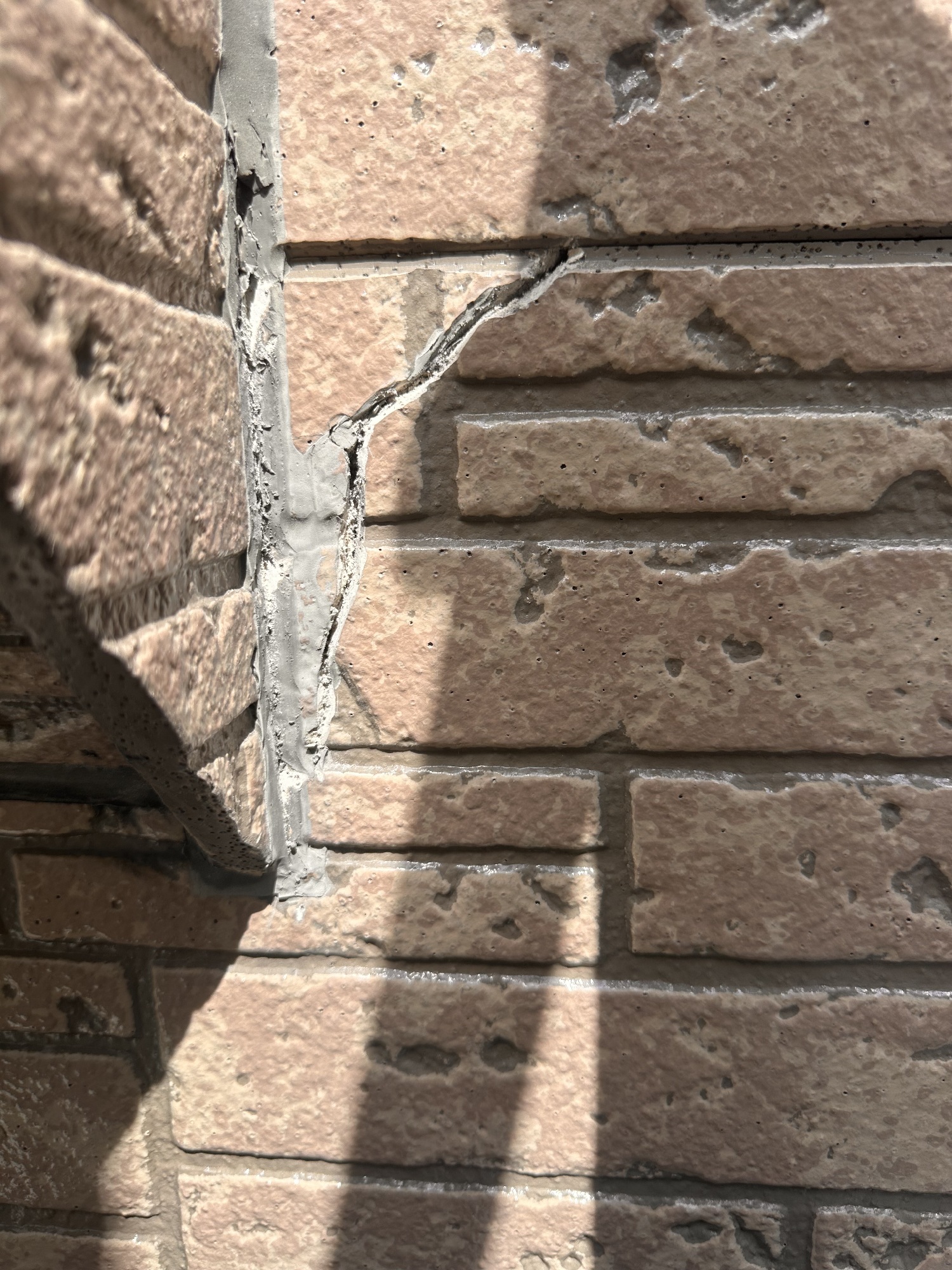 東区 住宅外壁サイディング クラック補修 施工前