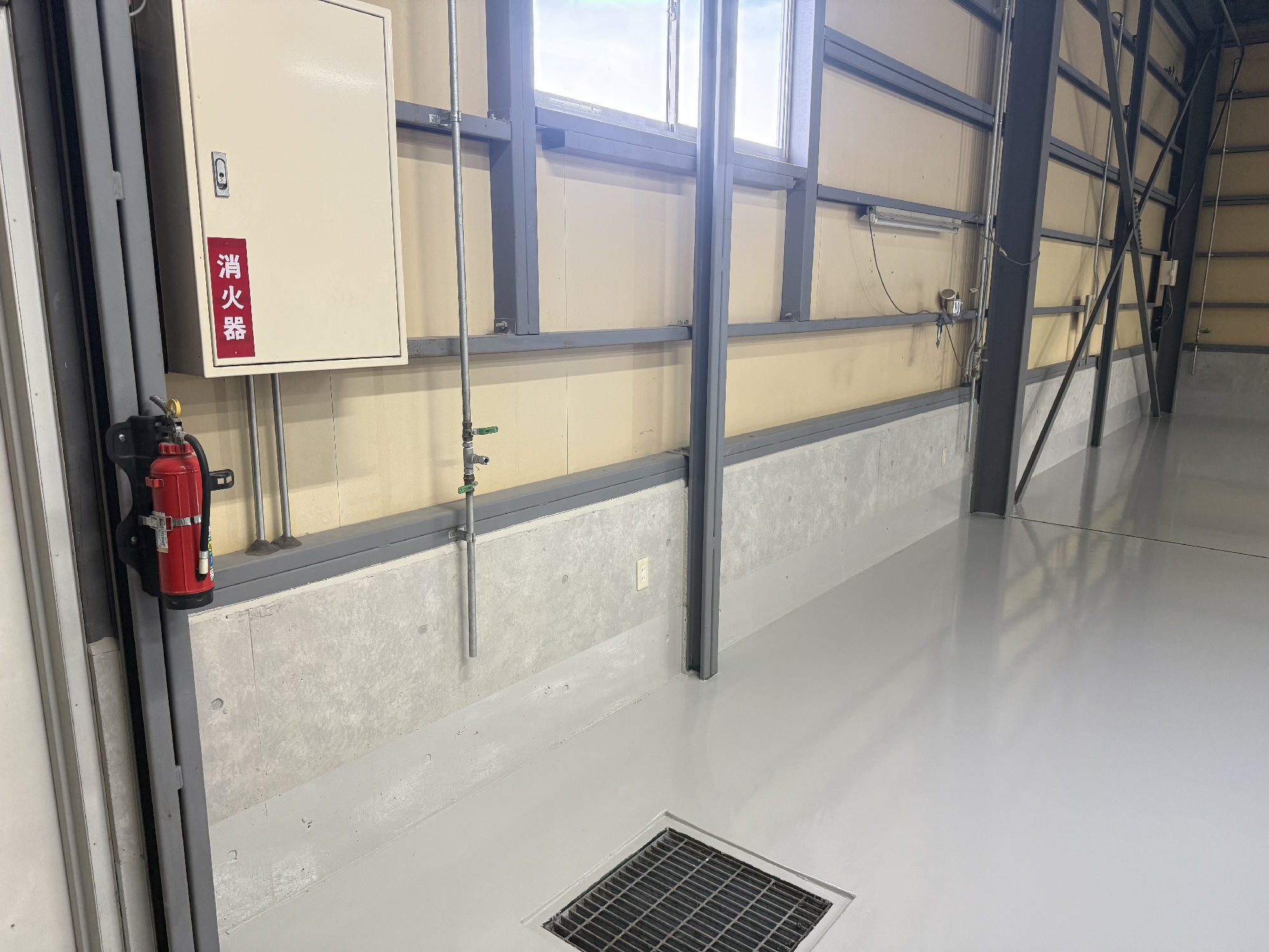 北広島市大曲 貸倉庫 基礎コンクリート調塗装完了