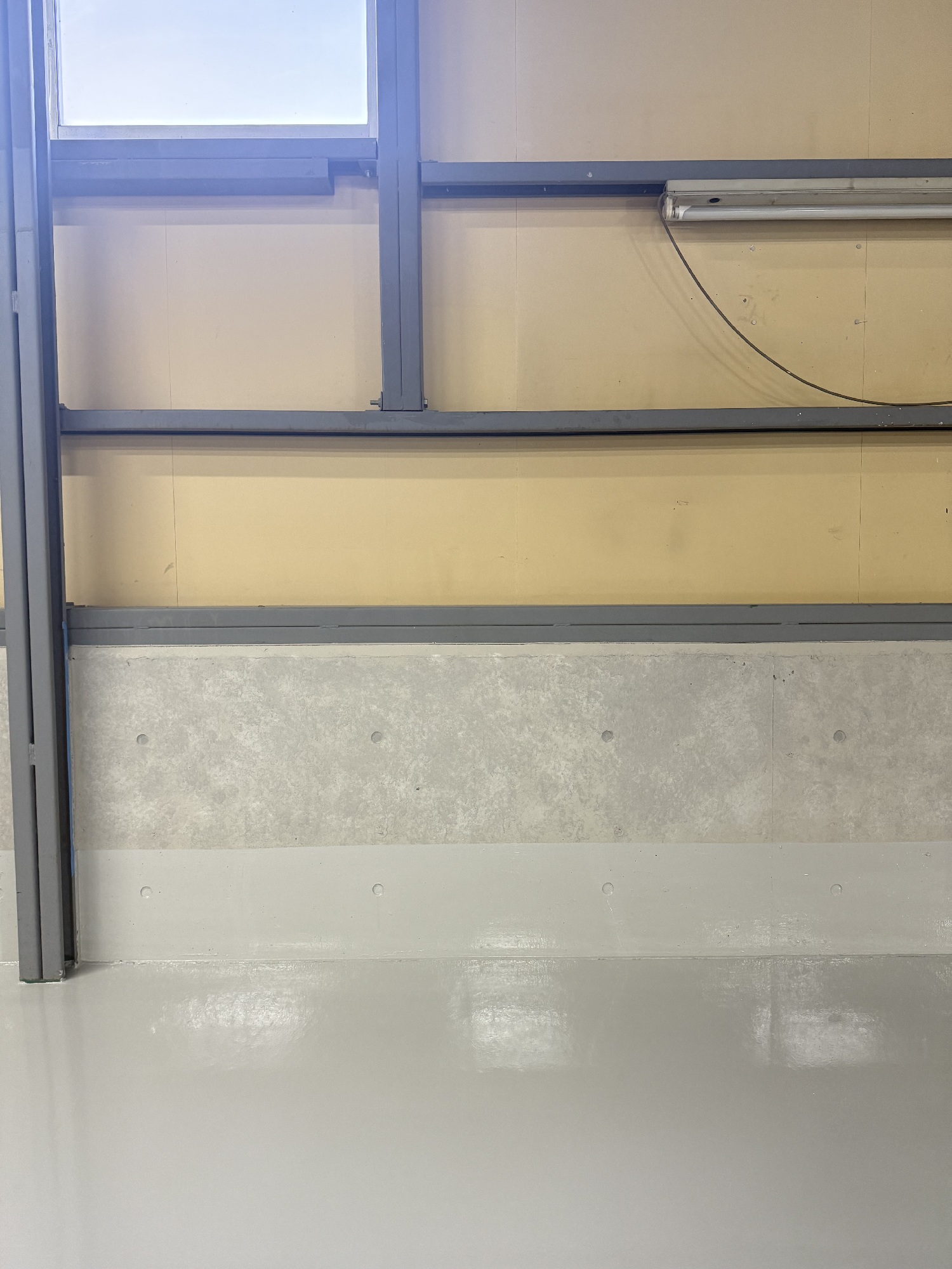 北広島市大曲 貸倉庫 基礎コンクリート調塗装完了