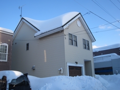 三角屋根 落雪防止屋根 の雪とツララ Q 私 A オーナー 一級建築士 中島正晴 マイベストプロ北海道