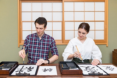書道歴30年の師範が届ける、外国人が心から感動する日本文化体験のつくり方