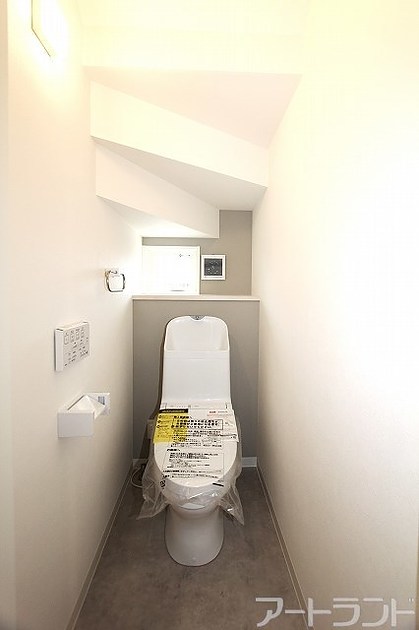 1.2階共にトイレは温水洗浄機能付きで快適に