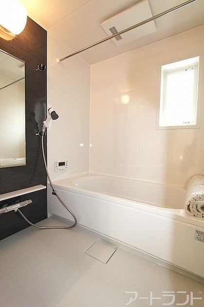 浴室乾燥、暖房、換気機能付きで快適なユニットバス