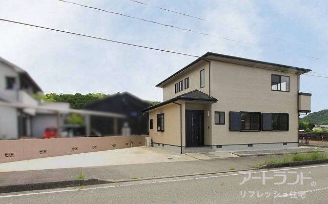 建物内外をフルリフォームしたリフレッシュ住宅