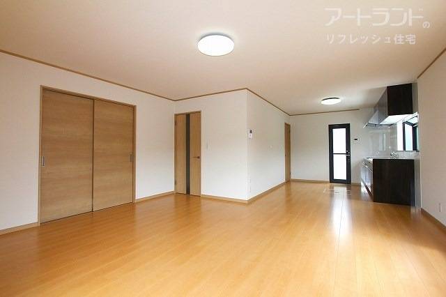 明るい南向きのLDKは16帖