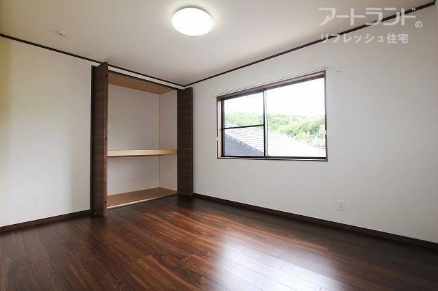 北側6帖の洋室も同じくクローゼット付き