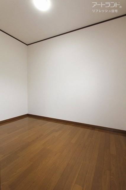 納戸は収納としても書斎としても使えそうです