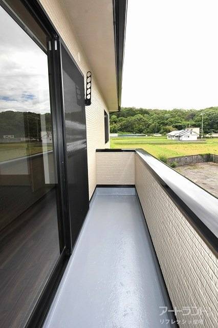 南向きの陽当たりが良いベランダ