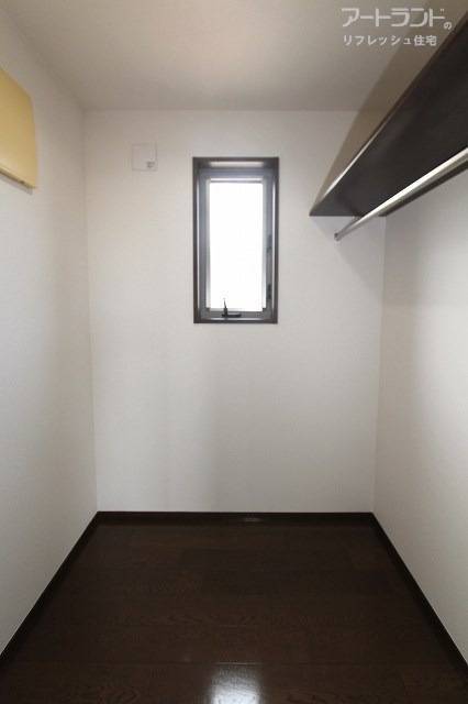 WICとして使える納戸はパイプハンバー付き