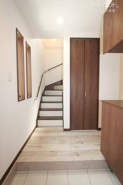 収納力のあるコの字型シューズボックス付き玄関