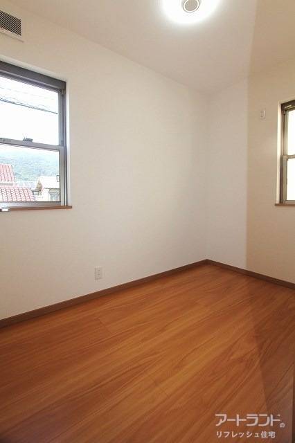 納戸は窓もあるため趣味部屋や仕事部屋としても〇