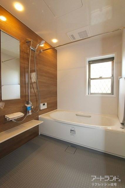 多機能のユニットバスを新設しています