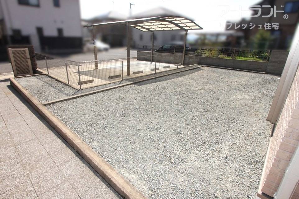 南側に広い庭付き