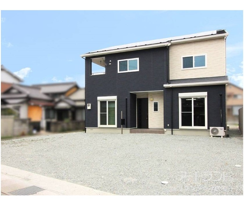 建物内外を綺麗にリフォームしたリフレッシュ住宅