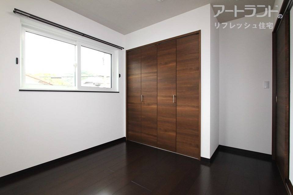 2階北側5.1帖の洋室はクローゼット付き