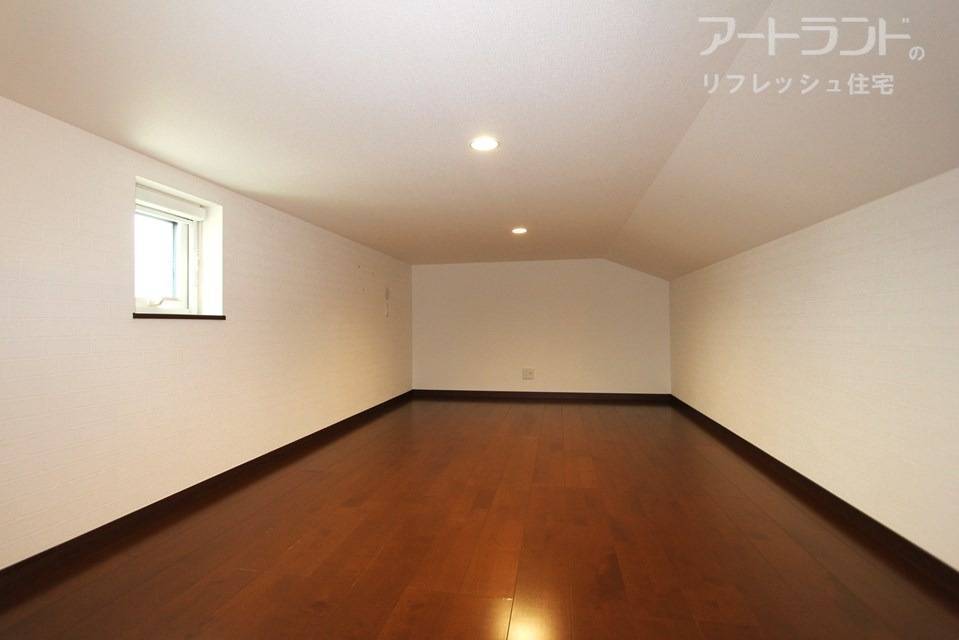 小屋裏収納には季節物の家電なども収納可