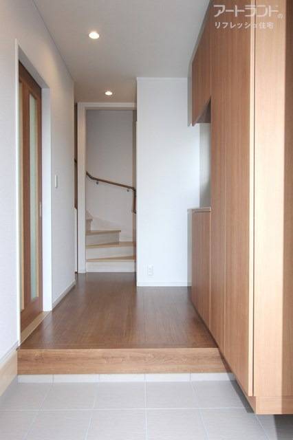 玄関には大きなシューズボックス付き