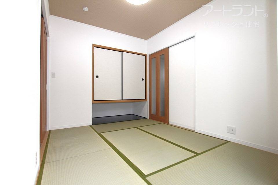 リビングから繋がる5帖の和室