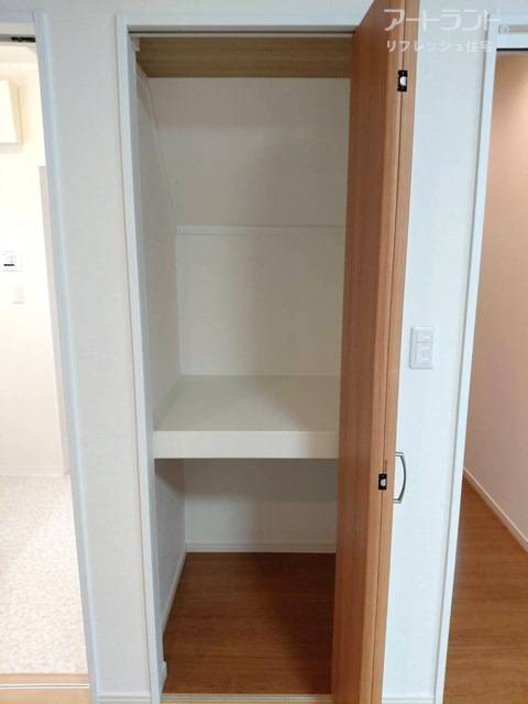 階段下収納もあり、LDKをスッキリ保てそうですね