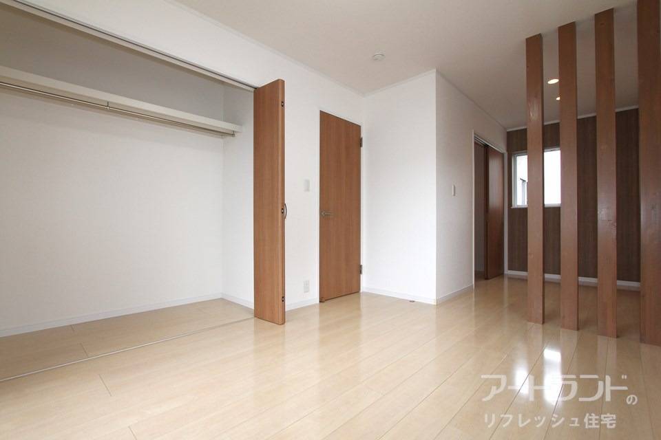 2階8.6帖洋室は大きなクローゼット付き