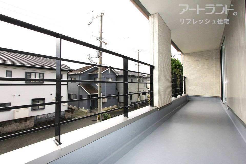 陽当たりの良い南向きのバルコニー