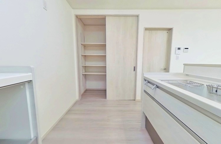 パントリーとして使える収納あり