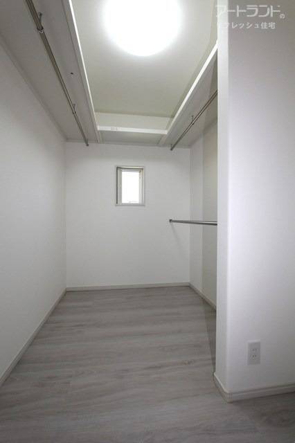 パイプハンガー付きの3帖WIC