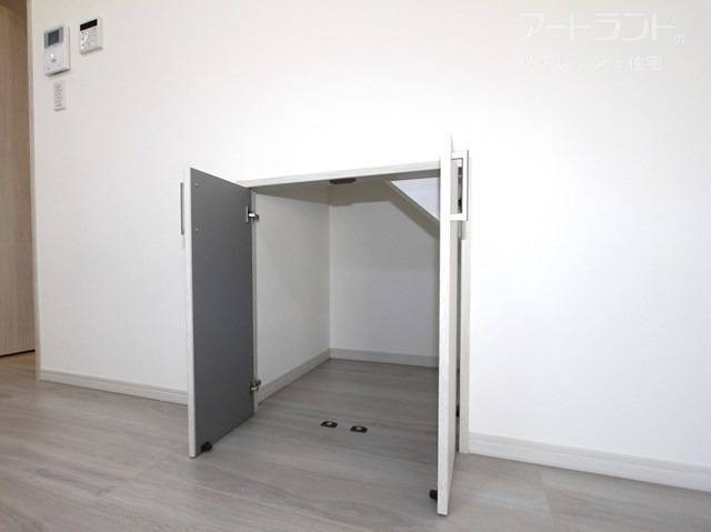 LDKには階段下収納もありスッキリ片付きます