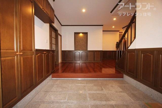 収納たっぷりのシューズボックス付き玄関