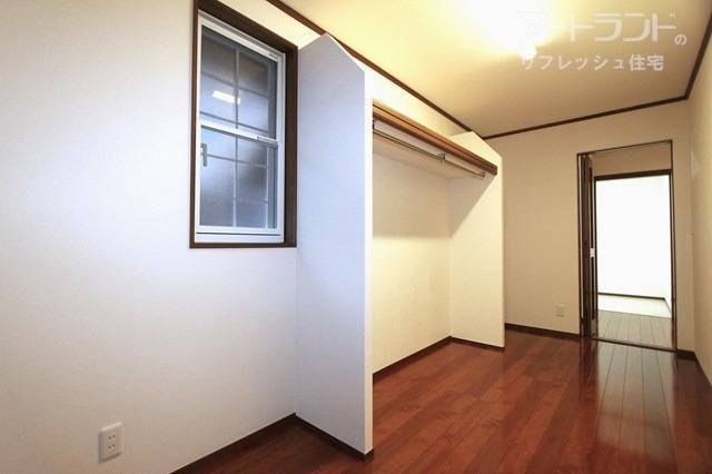 7.2帖の部屋に繋がる大きなWIC