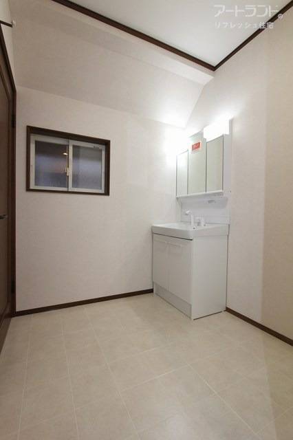 2階にも洗面台を新設し、身支度時の混雑を緩和