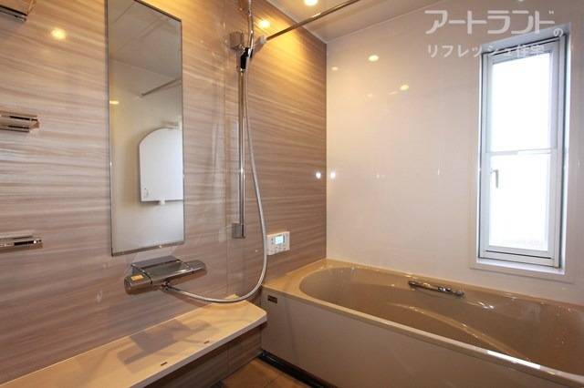 浴室にはお手入れ楽々なタカラ「グランスパ」を新設