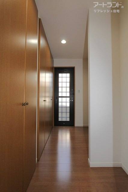 リビングから見えにくい場所にパントリーあり