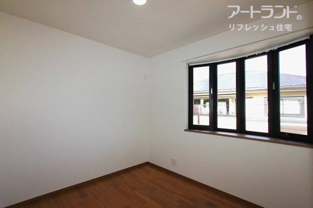 3.75帖の洋室は、仕事部屋や収納部屋など