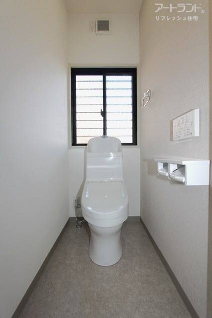 1階2階共に温水洗浄機能付きトイレを新設