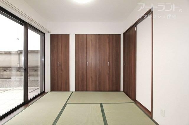 リビング横に4.5帖の和室あり